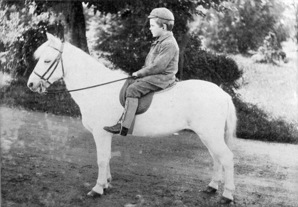 lt Cecil George 'Choppy' Leslie age 6 c1885